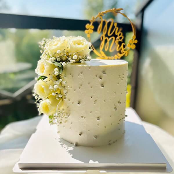 Buttercream flower cake - M7 - Image 2