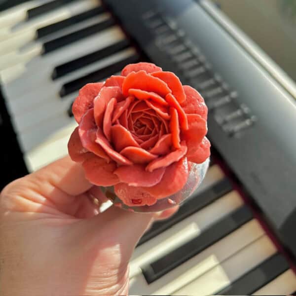 Buttercream flower cake - M3 - Image 3