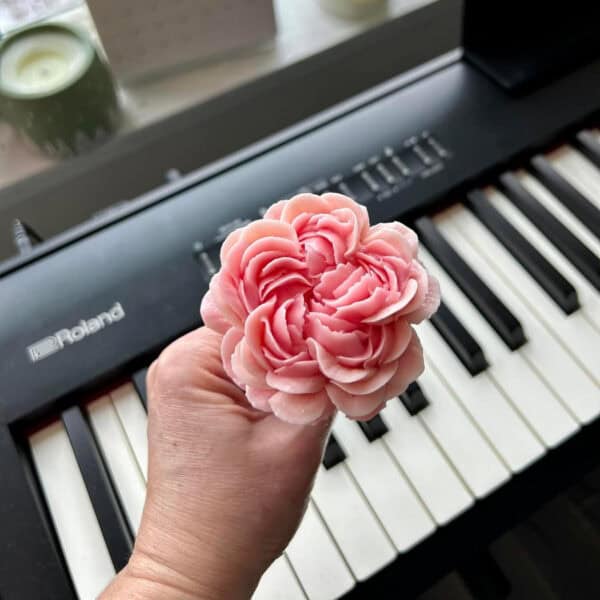 Buttercream flower cake - M1 - Image 5